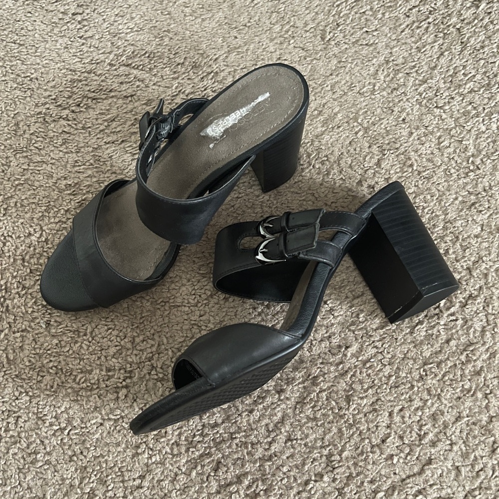 Women’s Aerosoles Heroism Black Leather Mule Sandals — Size 9.5